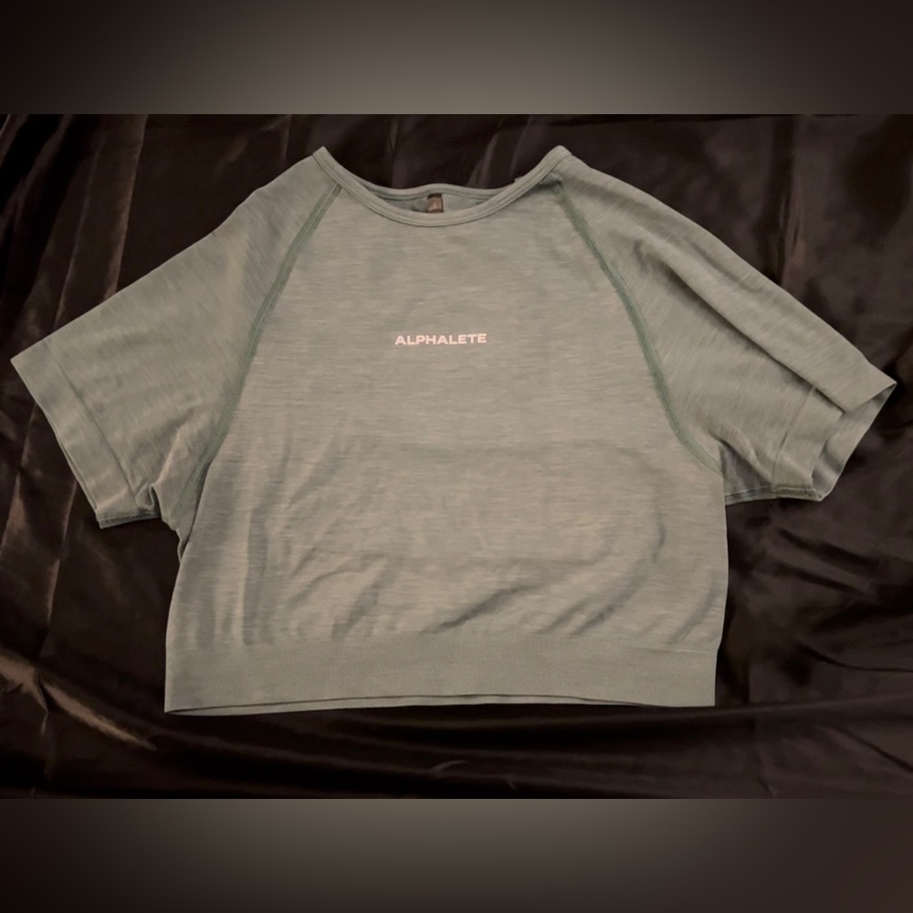 Alphalete Amplify Crop Top *RESERVED*